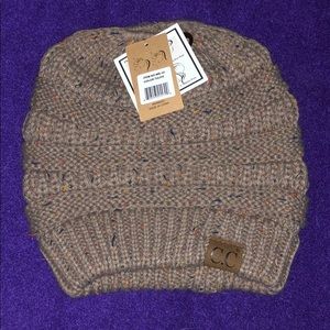 Cc beanie with hole for ponytail